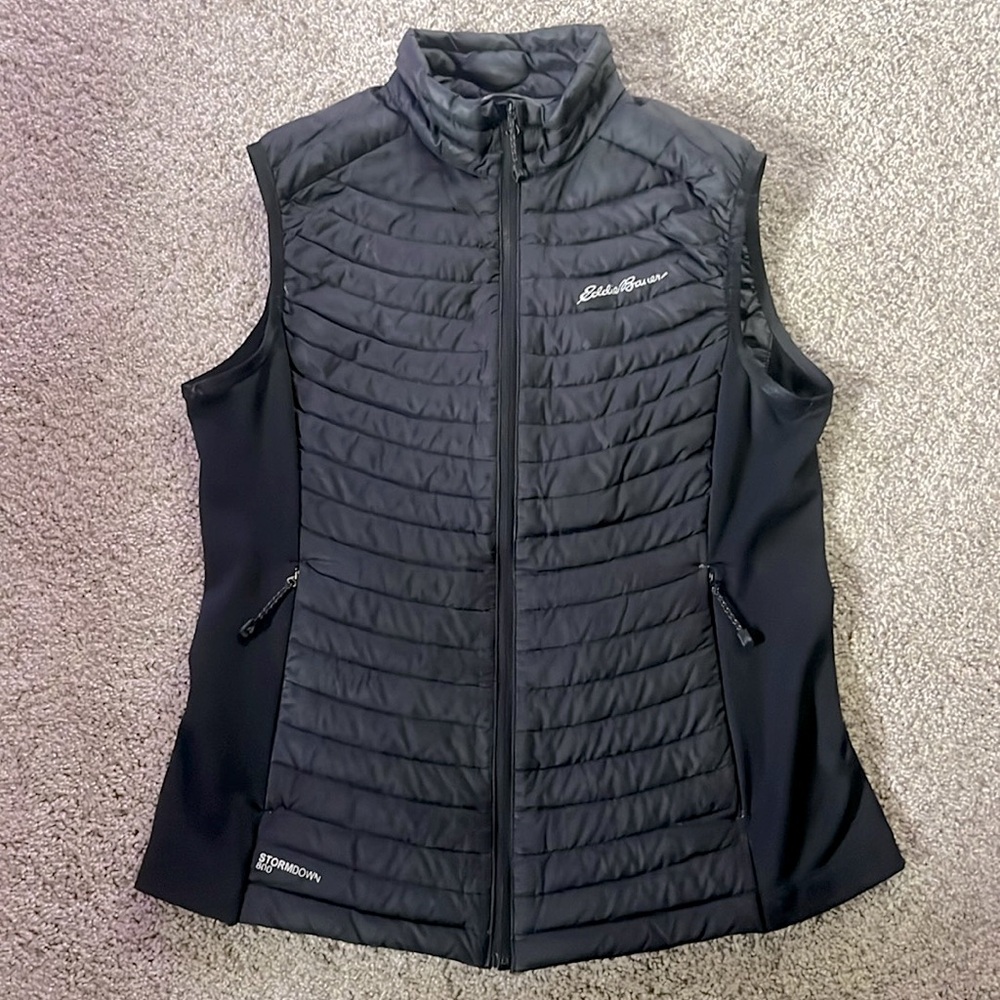 Eddie Bauer Women’s puffy vest - Small